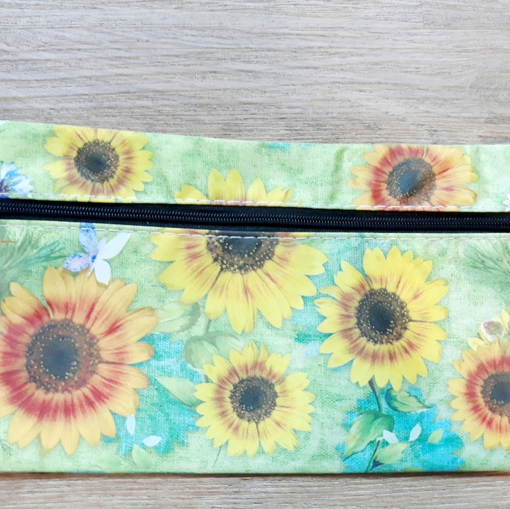 3 Floral Butterfly Cosmetic Travel Pouch with Wristlet Strap - Picture 3 of 12